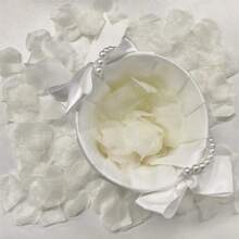 1个花童花篮，婚礼花篮，白色花瓣，饰以优雅珍珠蝴蝶结手柄，缎面花篮，适用于婚礼、婴儿派对等场合 - 象牙白