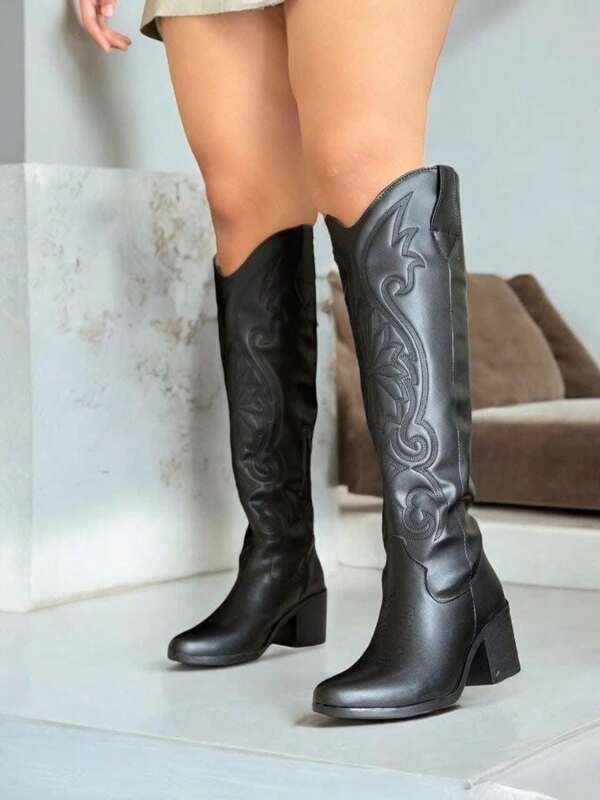 BOTA ALTA VAQUERA DE TACON ANCHO CON BORDADO DECORATIVO  Cowboy    BOTA VAQUERA BOTA ALTA BOTA DE TACON COWBOY BOOTS BOTAS ESTILO COWBOY