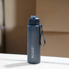 1 件，750 毫升便携式磨砂塑料运动水壶，防漏，PC 材质，带硅胶吸管和提绳，适用于健身房和户外活动、旅行、学校办公室 - 彩色 - 查看 14