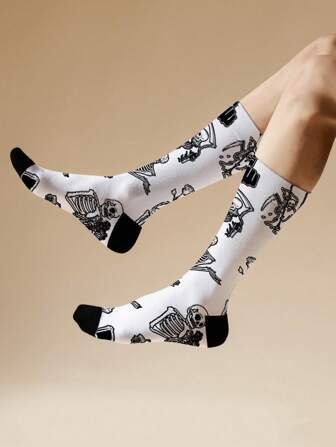 1/ 2 Pairs Of Men's Printed Crew Socks, Skull Pattern Mid-Calf Socks, Fashion Socks, Novelty Socks, Quirky Socks, Gift Socks, Rock "N" Roll Hip-Hop Style Socks, Halloween Day Socks, Suitable For Spring, Summer, Autumn, Winter And Any Occasions