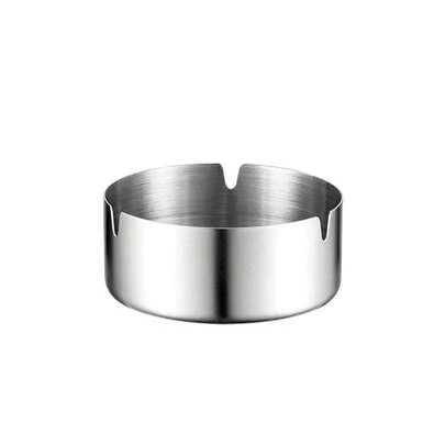 Förtjockad fallskyddad askkopp i rostfritt stål, inuti högkvalitativ presentaskkopp. Mindre repor på grund av hantverk påverkar inte användningen.