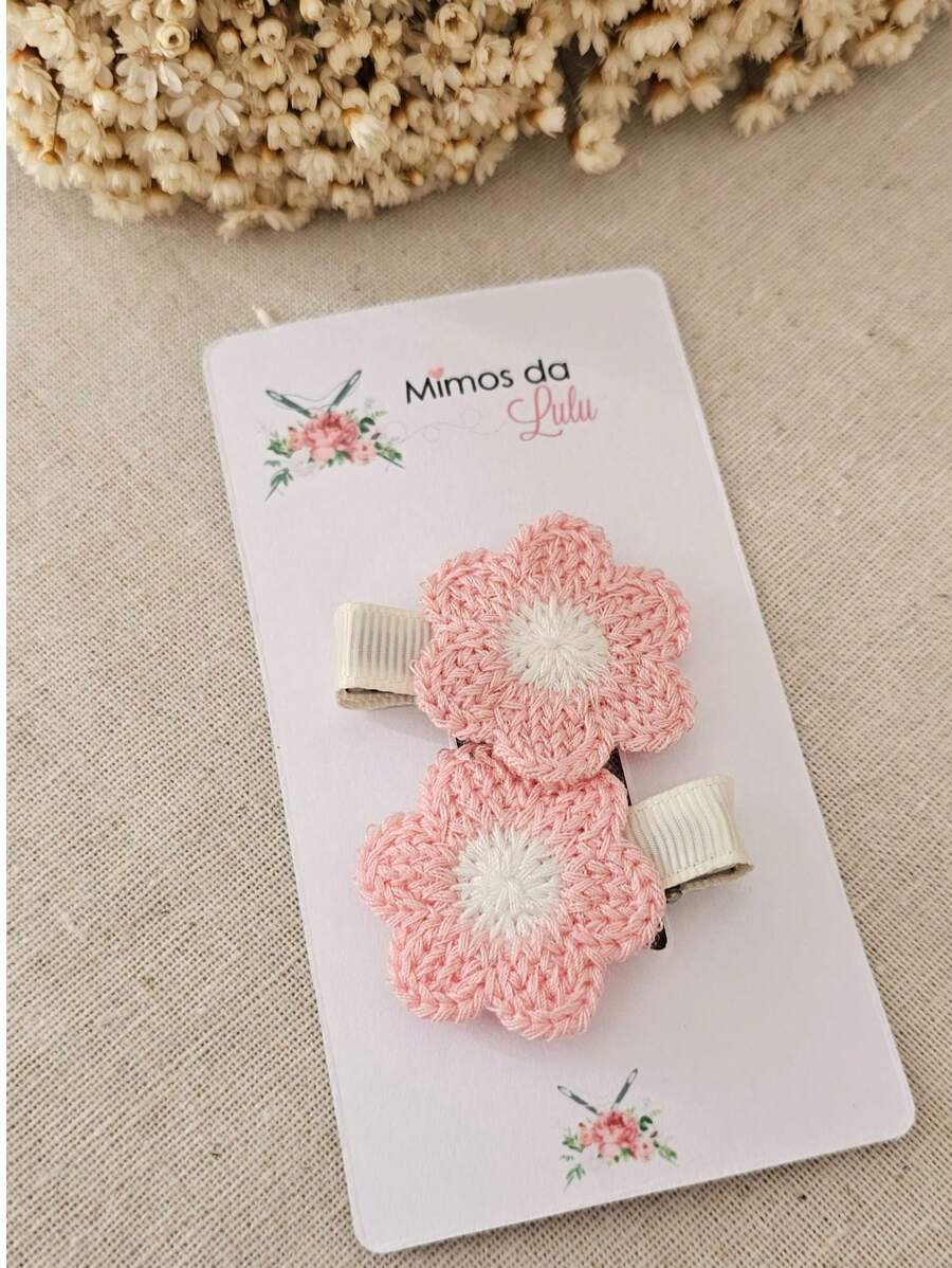 Par de Presilha para Bebês flor de crochê Com borrachinha antideslizante e 100% forrada Rosa bebê