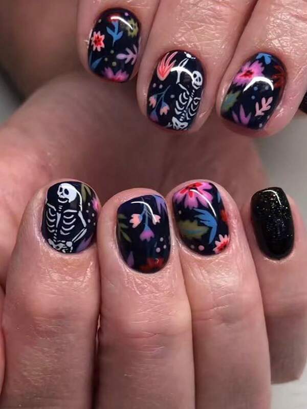 24 Peças Unhas Quadradas Pequenas Flores Multicoloridas Brancas de Esqueleto de Halloween, Unhas Curtas de Verão, Unhas Postiças, Suprimentos de Unhas