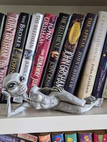 Estatua de alien, escultura de pie de alien invasor OVNI de resina, estatua de arte de jardín, decoración para el hogar interior y exterior, decoración para dormitorio, oficina y jardín, regalo perfecto para ocasiones especiales - Multicolor - Ver 9