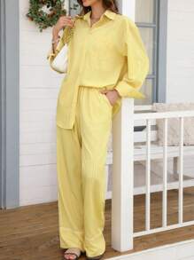 Ensemble chemise ample à rayures à manches longues avec épaules tombantes et unique boutonnage, et pantalon large style français décontracté, pour le printemps et l'été, DEEKA, couleur jaune papillon
