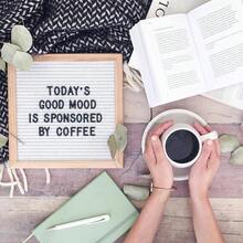 1 件创意毛毡字母板方形 0ak 木质留言板壁挂式带三脚架字母适用于生日乔迁礼物派对家居装饰 10*10 英寸