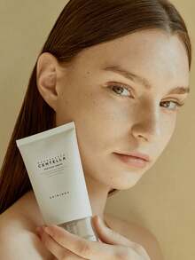 SKIN1004 75毫升马达加斯加积雪草舒缓霜，清凉融化，轻盈慕斯质地，保湿防护，24小时长效保湿，舒缓复合物，不致粉刺，旅行装，材质，适合季节交替、术后肌肤、妆前乳、夜间修护，韩国化妆品，75毫升/2.85液盎司 - Centella Soothing Cream - 查看 12