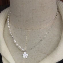 1 件高品质简约优雅项链，含 22 颗 8 毫米天然珍珠和镀银笑脸吊坠，适合日常佩戴和派对，是情人节礼盒中送给女朋友的完美礼物 - 白色 - 查看 2