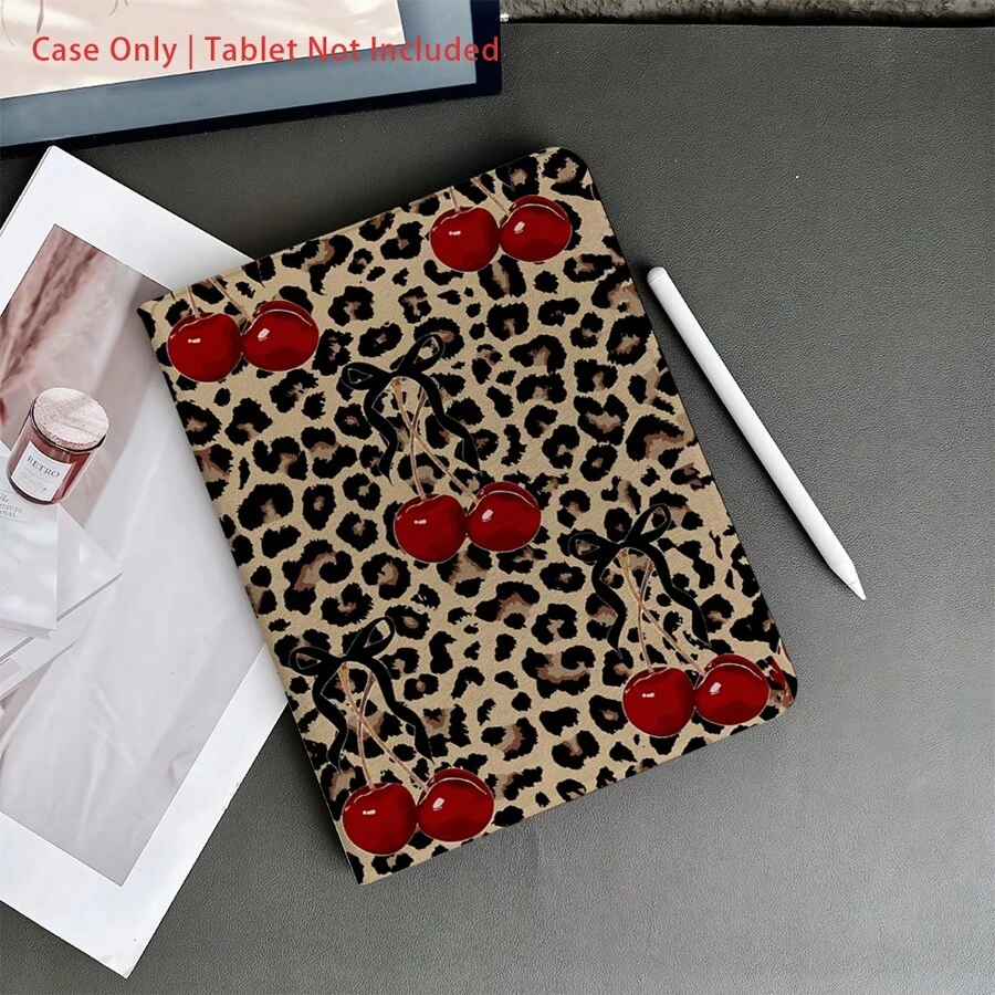 豹纹印花背景，饰以红色樱桃和黑色蝴蝶结图案 - 时尚复古平板电脑保护套，带笔槽，兼容 iPad 10.9/10.2/Air 第五代/Pro 11/第十代/9.7/Air 2/iPad（第七代）/iPad（第八代）/iPad Air 4/5/iPad Pro 11/iPad 第十代 10.9 英寸（2022 款）智能保护套/iPad Air 13（M3 2025 款）/iPad Air 11（M3 2025 款）/iPad Air 11（M3 2025 款）/iPad 11（A16 2025 款）/Galaxy Tab S10+/S9/A9，具备自动休眠/唤醒功能 - 彩色 - 查看 1