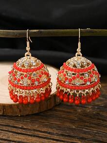 这款优雅的孔雀造型吊坠耳环，饰以色彩缤纷的串珠和流苏吊坠，并点缀着奢华的水钻铃铛，融合了印度和巴基斯坦传统耳环的风格，尽显波西米亚风情。它适合女性日常佩戴，也适合婚礼、节日、派对、约会等场合，同时也是一份精美的珠宝礼物。 - 鳥籠型 - 查看 14