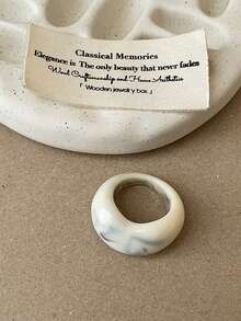 1 Stück asymmetrisch geformter minimalistischer Modeschmuckring aus Harz, geeignet für den täglichen Gebrauch, Partys, Urlaubsoutfits, Damen einfacher eleganter Retro-Stil personalisierter Ring, einzigartiges Design, ideal als Geschenk zum Lehrertag, Muttertag, Valentinstag, Abschluss, Festivalgeschenke (handgefärbter Batikeffekt, Farbabweichungen sind normal)