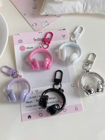 3pcs Set Minimalist INS Style Fashion Backpack Accessories, Lifelike 3D High-Quality Headphone Keychains, Streetwear Festival Party Gifts For Friends, Family And Partners, Cool Everyday Wear Headphone Pendant Accessories Car Accessories Cute Goth Y2k Bag Accessories Lanyards With Id Holder Car Accessories Bag Charms Christmas Car Accessories Teacher Sister Gift Ideas