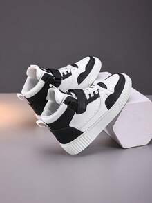 Zapatillas deportivas versátiles de alta top en negro y blanco para niños, zapatos deportivos cómodos y ligeros para niños y niñas, todo el año, zapatos de running PU, zapatos casuales para adolescentes, zapatos de skate, zapatos planos, aptos para actividades interiores y exteriores, correr, caminar
