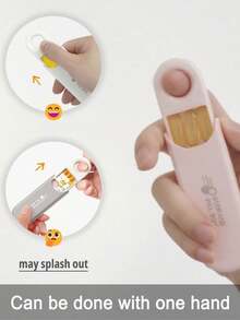 Boîte à pilules personnalisée à une main pour organisateur de pilules de voyage élancé, petite boîte à pilules pour sac à main ou poche, support à pilules compact et portable, boîte à vitamines quotidiennes élégante à 3 compartiments