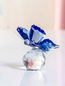 蓝色水晶蝴蝶挂饰，纯手工制作，采用几何水晶材质，具有轻巧奢华、创意透明水晶蝴蝶设计，适合作为情人节、万圣节、圣诞节和生日派对的礼物。 - 藍色 - 查看 5