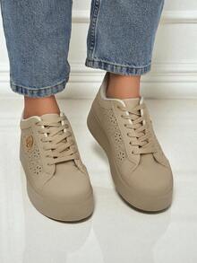 Royalfashion Women's Perforated Platform Sneakers Gevinnis - Apricot - View 4