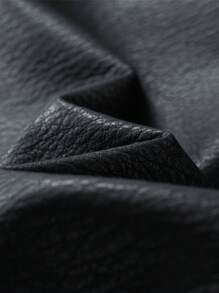 男士长袖机车风PU皮摩托车夹克，经典内衬，结实耐用的拉链，光滑内里，不对称前片设计，街头复古风，坚固耐用的户外骑行装备，金属配件细节，轻便舒适。