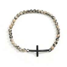Bracciale da uomo con croce in metallo color acciaio, accessori metallici cool e hardcore con perline di calcedonio rosso cremisi lucido da 4 mm e pietre preziose