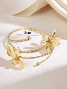 1件蝴蝶吊坠手链，时尚优雅，适合女性佩戴，可用于度假和海滩活动。