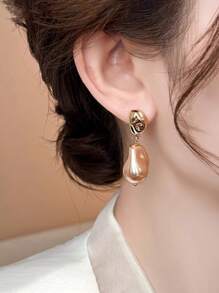 Barocke asymmetrische Perlen Ohrstecker für Frauen, luxuriöse geometrische Ohrringe