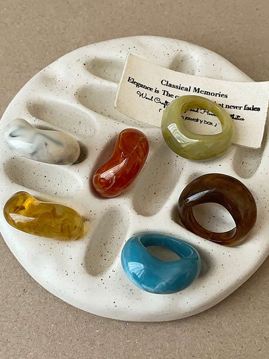 1 Stück asymmetrisch geformter minimalistischer Modeschmuckring aus Harz, geeignet für den täglichen Gebrauch, Partys, Urlaubsoutfits, Damen einfacher eleganter Retro-Stil personalisierter Ring, einzigartiges Design, ideal als Geschenk zum Lehrertag, Muttertag, Valentinstag, Abschluss, Festivalgeschenke (handgefärbter Batikeffekt, Farbabweichungen sind normal)