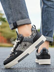 Zapatillas deportivas versátiles para exteriores, cómodas, de uso diario, con estampado clásico de oso de dibujos animados y estampado aleatorio de colores mixtos