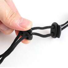 1条多功能晾袜绳，室内外皆可使用，灵活的衣物和袜子晾晒绳，长度可调节，节省空间，是公寓、宿舍、洗衣房等场所的理想选择，尤其适合晾晒精致衣物。快速空气流通，采用耐用耐候尼龙材质，易于晾干，方便收纳整理，轻巧紧凑设计，防锈挂钩，安装简便，可同时晾晒多件衣物，即使在狭小空间也能保持衣物清新透气。 - 彩色 - 查看 6