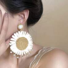 1 Pair Minimalist Raffia Flower Earrings, Handmade Woven Rhinestone Tassel Earrings, Elegant Vintage Design, Suitable For Women's Daily Wear, Vacation And Party, Summer Holiday Jewelry Accessories, Ideal Birthday Or Holiday Gift For Girlfriend/Wife