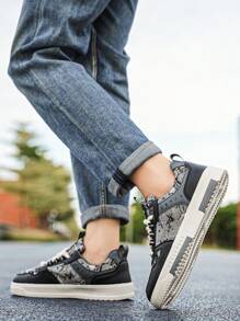 Zapatillas deportivas versátiles para exteriores, cómodas, de uso diario, con estampado clásico de oso de dibujos animados y estampado aleatorio de colores mixtos