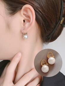 A Pair Of Earrings, Characterized By Elegance And Personalized, Jade Earrings, Hypoallergenic Closures, And Oval Pearl Drop Earrings, Designed For Brides. Halloween, Father's Day, Mother's Day, Valentine's Day, Thanksgiving, Easter, Birthday, Holiday Gifts For Friends And Family, Weddings,