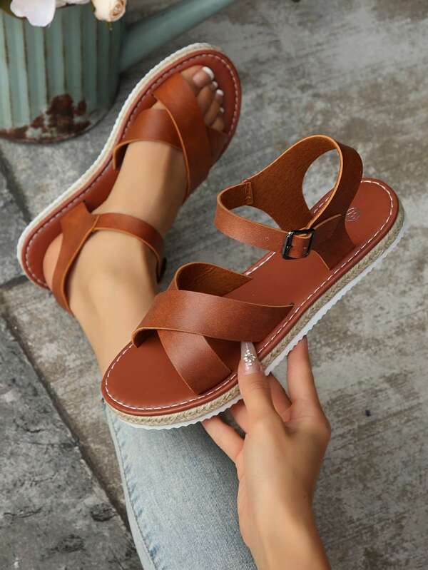 Casual Fashion Summer New Versatile Thick-Sole Lightweight Criss-Cross Strap Breathable Non-Slip Flat Girl Beach Sandals