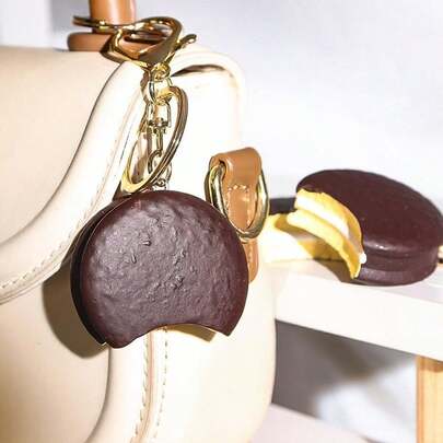 1 Stück realistisches Lebensmittel Spielzeug Geschenk Schokoladencreme Torte Schlüsselanhänger, handgemachter witziger Keks Schlüsselanhänger Anhänger, Geburtstagsgeschenk, Weihnachten, Halloween, Geschenk für Männer & Frauen