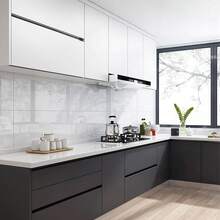 لفة ورق حائط رمادي أحادي اللون بطراز بسيط لحمام وغرفة المعيشة والبار والمطعم وديكور الجدران وطاولة القهوة وخزانة الملابس، ملصق قابل للتقشير واللصق للمطبخ والحمام والفصل الدراسي والمكتب والسكن الداخلي، سهل التمزيق والتركيب بدون بقايا، المقاس 15.5 بوصة/196.8/118.1/39.3 بوصة - رمادي - مشاهدة 9