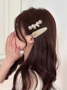 20个女士优雅仿珍珠镶嵌花朵和心形设计发夹，适合日常和派对佩戴，是返校季的绝佳礼物之选，包括爪夹、发夹、发卡、发卡、学习用品、珍珠发饰和度假装扮。