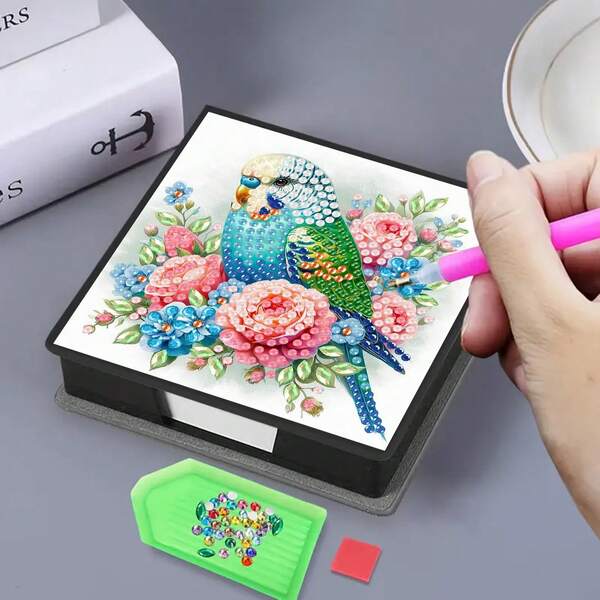 1قطعة Pattern نمط ماسي على شكل ببغاء ودفق، ملمس ماس غير متماثل، صندوق وسادة ذاتي اللصق من جلد اصطناعي أسود مع 160 مذكرة، فكرة للمنزل والمكتب واللوازم المدرسية، أكاليل، قرطاسية جميلة، هدية عيد