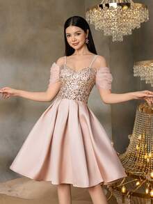 ALISA&LEO Đầm tốt nghiệp lấp lánh đính sequin dành cho nữ tuổi teen - Thiết kế hở vai, viền lưới xếp nếp, thân áo ôm sát hình trái tim đính hạt cườm, chân váy satin bóng, thích hợp cho lễ tốt nghiệp, dạ hội, dự đám cưới, các sự kiện trang trọng của trường và tiệc sinh nhật. - Màu Hồng baby - Xem 4