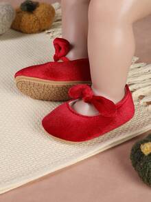 一双可爱毛绒百搭红色平底鞋，带蝴蝶结和搭扣，是新年和圣诞节的理想之选 - 紅色 - 查看 4