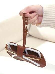 1PC Leather Glasses Storage Bag Portable Sunglasses Glasses Clip Protective Case Portable Glasses Storage Bag Can Hang Bag Travel Glasses Clip Women's Storage Bag Bag Charms Car Decoration Outdoor Portable Bag Couple Keychain Anti-Lost Wristband Birthday Gift Party Gift Anniversary Gift.