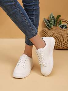 新款运动鞋，夏季百搭透气白色休闲鞋，男士运动平底鞋