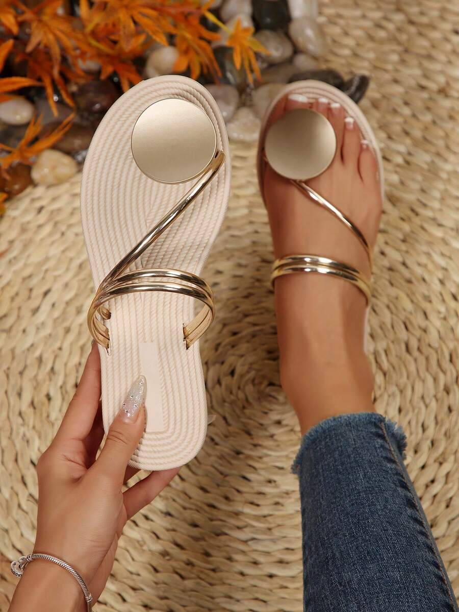 Dép lê đế bằng màu trơn, thoải mái và thời trang mới năm 2025 dành cho nữ, kiểu dáng nghỉ dưỡng đính đá quý được ưa chuộng quanh năm, dép xỏ ngón tối giản, cỡ lớn kiểu Châu Âu và Mỹ, dép quai ngang đính đá nhẹ, đế cao su màu trơn, phù hợp với trang phục mùa xuân hè.