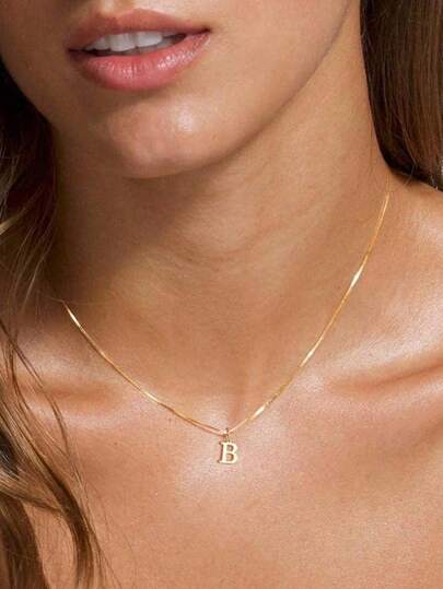 قلادة 1قطعة بسلسلة صلب لا يصدأ وحرف صغير 26 للنساء بتصميم بسيط