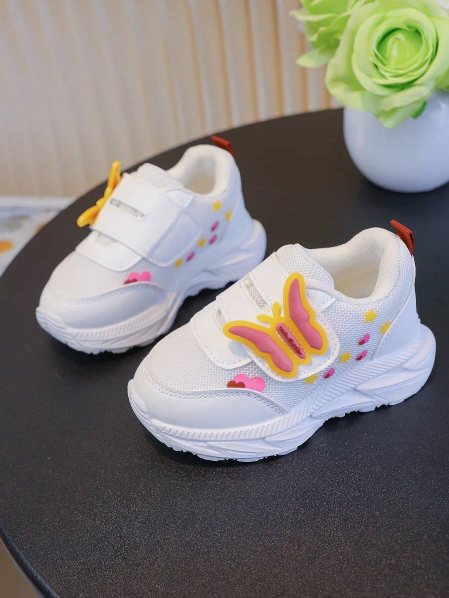 زوج من أحذية الأطفال الرضع المريحة والمتينة المزينة بالفراشات، مناسبة للبنات الصغيرات، للربيع/الخريف، مع إغلاق بالخطاف والحلقة للاستخدام الداخلي/الخارجي، عصرية وكاجوال ورياضية متعددة الاستخدامات