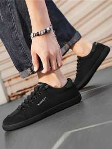Herren Slip-On Sneaker, 2025 neue weiche & bequeme rutschfeste verschleißfeste Low-Top Rundkappe Elastikband, Große Größen 47, weiche und bequeme einfarbige Buchstaben Muster Lässig Pendler Sneaker, Outdoor Arbeits Lässliche Herren Low Top Schuhe