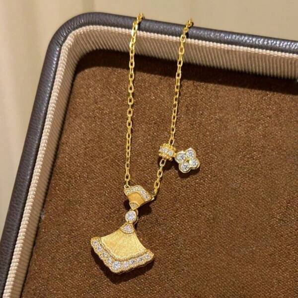 French Retro Textured 18K Gold Plated Zirconia Shell Pendant Necklace, Elegant &