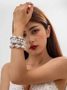 imoli Set de 4 pulseras elegantes y versátiles con perlas irregulares de resina blanca, corazón, nariz de cerdo y cuentas para mujeres, adecuado para fiestas y regalos (el tamaño de las perlas varía, cantidad de cuentas no especificada)