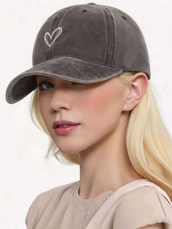 1 pieza Gorra de béisbol para mujer con bordado de corazón blanco, estilo vintage, correa ajustable, cómoda y transpirable, perfecta para uso diario, actividades al aire libre y looks de moda callejera