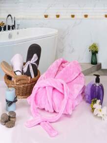 冬季保暖休闲法兰绒睡袍女士睡衣，毛绒柔软长浴袍保暖，家居披肩领睡袍，优质女士睡袍毛绒柔软长浴袍保暖羊毛披肩领水疗浴袍加厚适合秋冬季、温泉、水疗、家居服、送礼、男女通用。