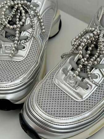 2 件/套银色金属 3D 珍珠和蝴蝶装饰鞋夹，可拆卸鞋配件，适用于连衣裙、高跟鞋和运动鞋，婚礼派对 DIY 装饰，优雅的春夏鞋配件