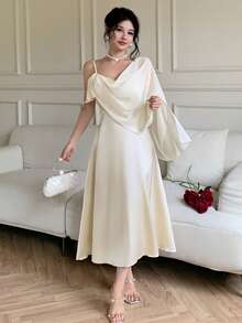 乳白色性感不对称垂坠领披肩设计 A 字形荷叶边下摆缎面优雅连衣裙，浪漫约会返校派对，返校，春夏新款女装 - 杏色 - 查看 6