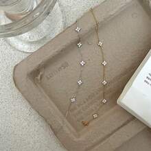 1 件星空四叶草手链，2025 年新款女士款式，奢华小众设计，高端珠宝，百搭简约的独特女士配饰，理想的礼物，象征着佩戴者的浪漫气息，是日常穿搭的精致亮点，还有幸运的含义（四叶草象征着好运，星空传达着浪漫）